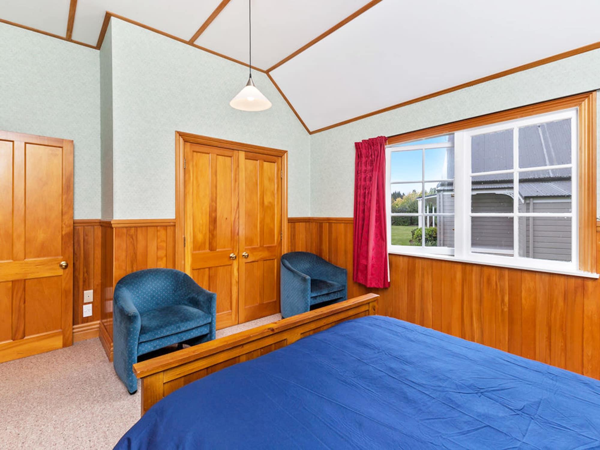 Huka Falls Resort Lago Lago Taupo Exterior foto A bedroom with tongue-and-groove panelling