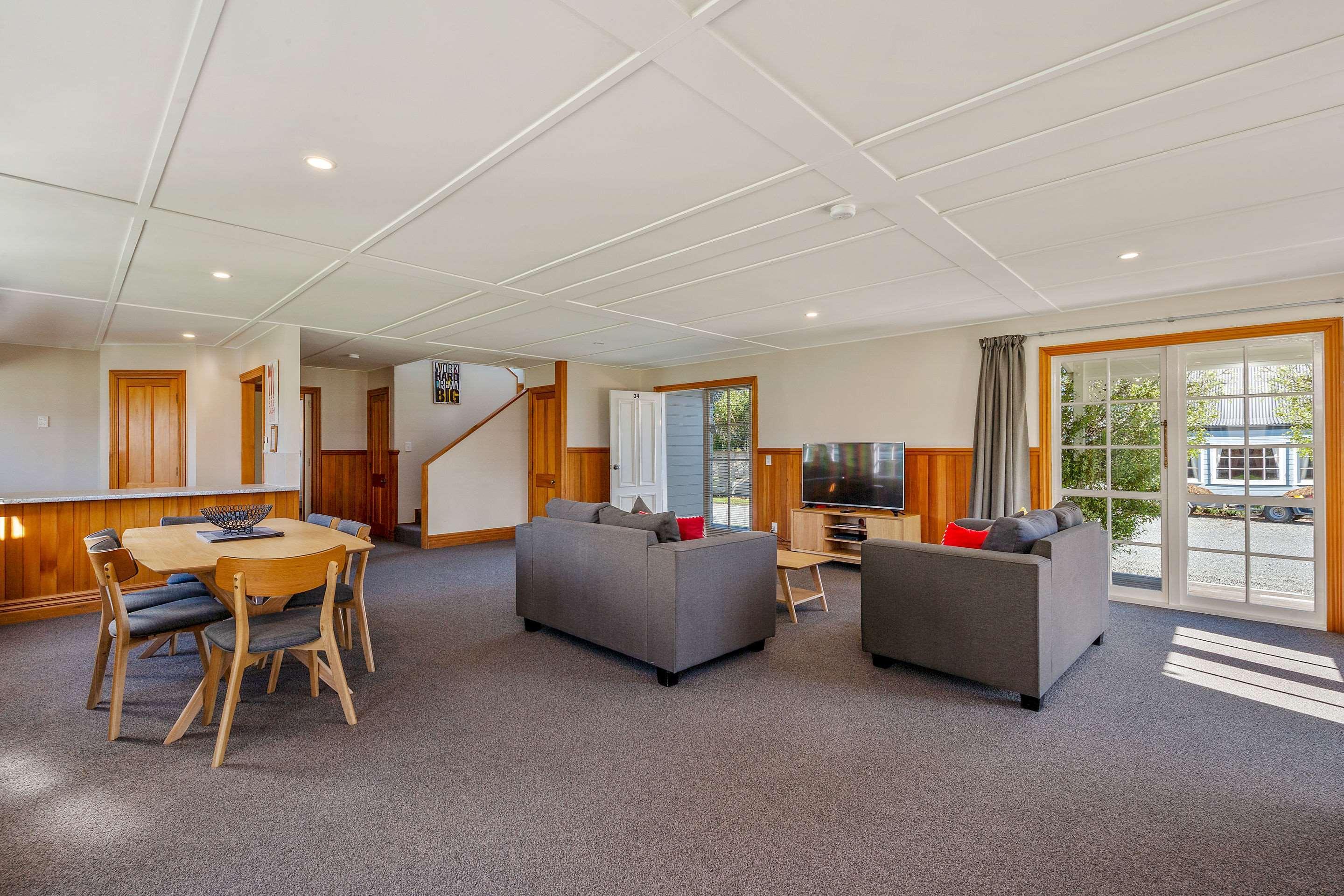 Huka Falls Resort Lago Lago Taupo Exterior foto Living area of a three-bedroom apartment