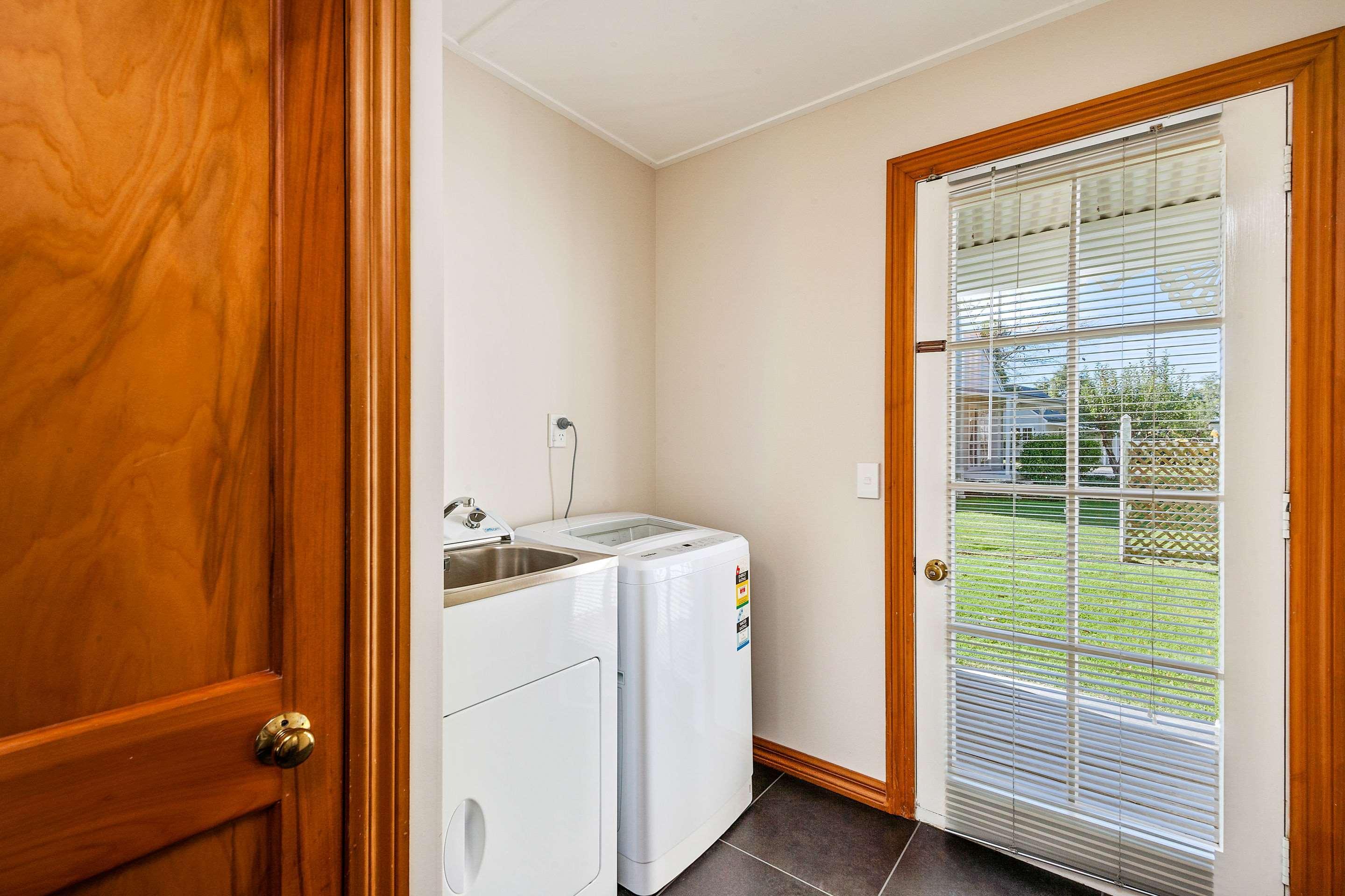 Huka Falls Resort Lago Lago Taupo Exterior foto A laundry room in a house