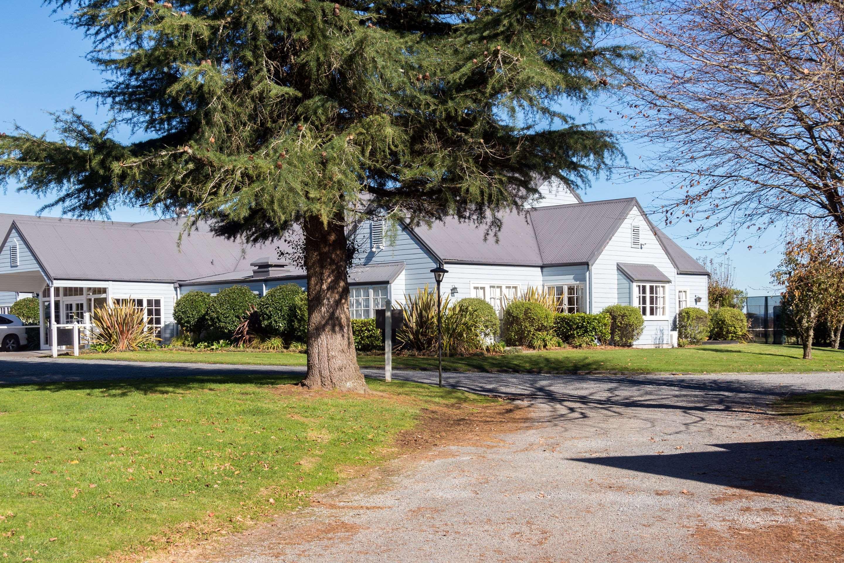 Huka Falls Resort Lago Lago Taupo Exterior foto The former school buildings at the former site