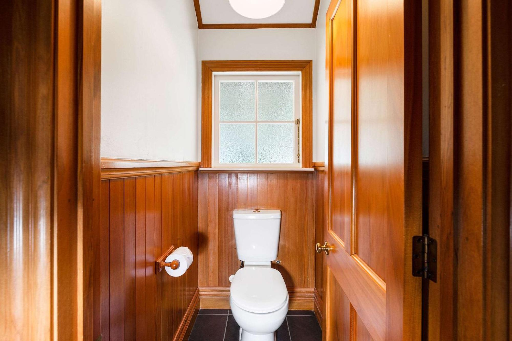 Huka Falls Resort Lago Lago Taupo Exterior foto A toilet in a house