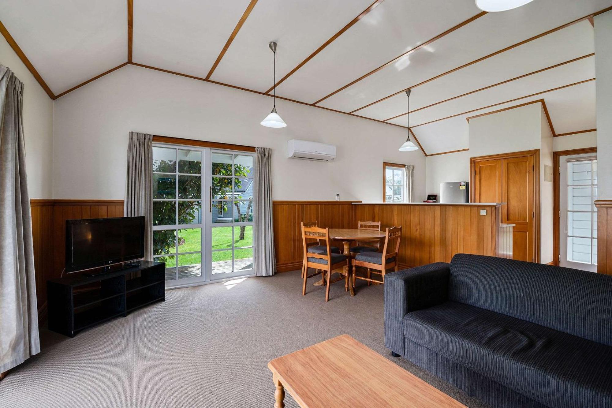 Huka Falls Resort Lago Lago Taupo Exterior foto A typical two bedroom apartment