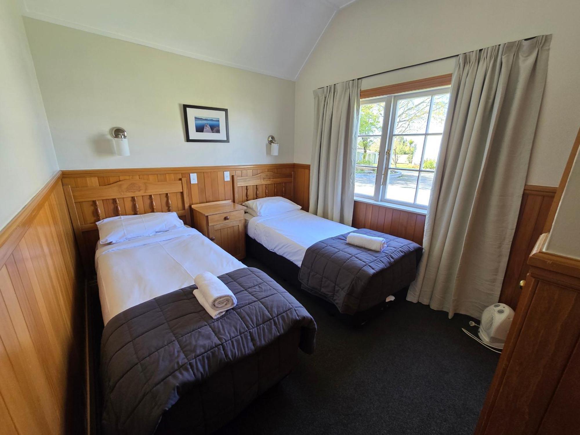 Huka Falls Resort Lago Lago Taupo Exterior foto A typical room at the lodge
